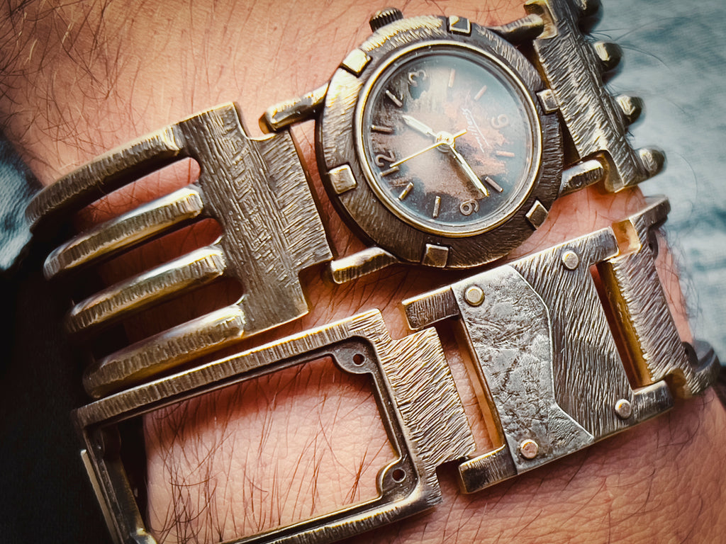 Close-up of the Ola Blanche on a man's wrist